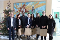 Miedniki Królewskie. Politechnika Białostocka zawiozła dary do gimnazjum, fot. Politechnika Białostocka