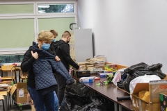 Uczniowie ALO PB pakują dary na Litwę, fot. Paweł Jankowski Politechnika Białostocka