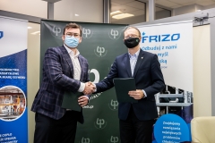 Politechnika Białostocka rozpoczyna współpracę z Frizo Sp. z o.o. Wiceprezes zarządu Frizo Jarosław Pokorski i prorektor ds. nauki Politechniki Białostockiej prof. Marek Krętowski. Fot. G. Kościuk_13