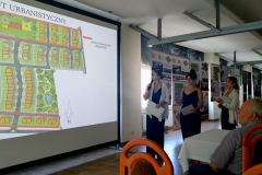 Studenci WA PB omawiają swoje projekty, 29 czerwca 2022 r.  fot.  Monika Magdziak