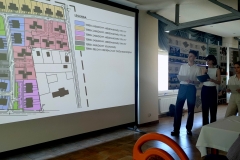 Studenci WA PB omawiają swoje projekty, 29 czerwca 2022 r.  fot.  Monika Magdziak