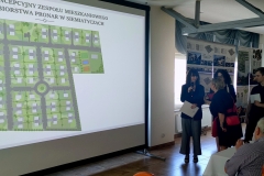 Studenci WA PB omawiają swoje projekty, 29 czerwca 2022 r.  fot.  Monika Magdziak