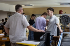 Zajęcia laboratoryjne w szkole letniej Add-on-skills. fot. Piotr Awramiuk