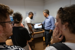 Zajęcia laboratoryjne w szkole letniej Add-on-skills. fot. Piotr Awramiuk