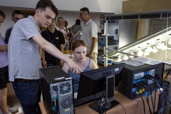 Zajęcia laboratoryjne w szkole letniej Add-on-skills. fot. Piotr Awramiuk