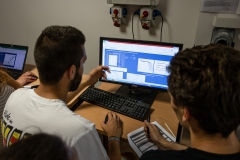 Zajęcia laboratoryjne w szkole letniej Add-on-skills. fot. Piotr Awramiuk