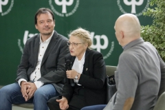 2022-12-05-Spotkanie-z-autorami-ksiazki-W-cieniu-Puszczy-Bialowieskiej-w-CNK-fot.-Piotr-Awramiuk-PB-11