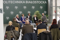 2022-12-05-Spotkanie-z-autorami-ksiazki-W-cieniu-Puszczy-Bialowieskiej-w-CNK-fot.-Piotr-Awramiuk-PB-7
