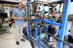 dr hab. inż. Jerzy Gagan w Laboratorium chłodnictwa WM PB, fot. K. Cichoń