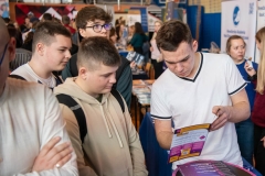 Grupa uczestników  XV Siedleckich Targów Edukacyjnych. 23 marca 2023. Fot. Iryna Mikhno