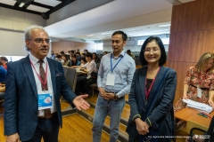 prof. Khalid Saeed przedstawia prof. Nobuyuki Nishiuchi. Międzynarodowa szkoła letnia  „Biometrics – intelligent solutions”. Spotkanie inaugurujące 3 lipca 2023 r.