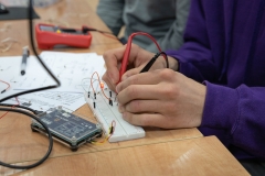 Classes at the BUT Faculty of Electrical Engineering. hands working on an electrical appliance. photo: Dariusz Piekut/PB