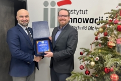 Jakub Lisiecki i Tomasz Stypułkowski podczas wręczenia nagrody Symbol Synergii Nauki i Biznesu 2023