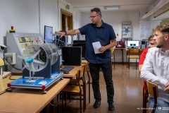 2024-07-04-2024-Międzynarodowa-szkoła-letnia-laboratoria-na-WBiNŚ-fot-Dariusz-Piekut