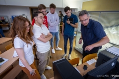2024-07-04-2024-Międzynarodowa-szkoła-letnia-laboratoria-na-WBiNŚ-fot-Dariusz-Piekut