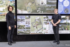 Tomasz-Musiuk_po-lewej_konkurs-architektoniczny-Park-rekreacyjno-wypoczynkowy-dla-mieszkancow-Dubeninek-fot-Iryna-Mikhno-PB