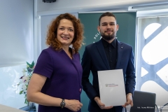 2025-04-17-Pani-Rektor-dziekuje-studentom-stypendia-MNiSW-fot-Iryna-Mikhno-PB-27