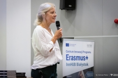 2025-10-08-Absolwenci-PB-dzielą-się-doświadczeniami-zawodowymi-w-sesji-Erasmus+-InnHUB-fot-Dariusz-Piekut-PB