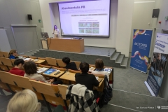 2025-10-08-Absolwenci-PB-dzielą-się-doświadczeniami-zawodowymi-w-sesji-Erasmus+-InnHUB-fot-Dariusz-Piekut-PB