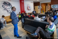 2025-10-14-Kawka-z-profesorem-na-WE-fot-Dariusz-Piekut-PB
