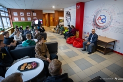 2025-10-14-Kawka-z-profesorem-na-WE-fot-Dariusz-Piekut-PB