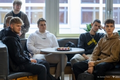 2025-10-14-Kawka-z-profesorem-na-WE-fot-Dariusz-Piekut-PB