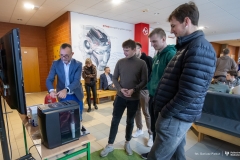 2025-10-14-Kawka-z-profesorem-na-WE-fot-Dariusz-Piekut-PB