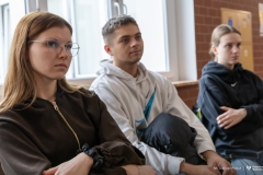 2025-11-19-Kawka-z-Profesorem-fot-Dariusz-Piekut-PB