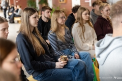 2025-11-19-Kawka-z-Profesorem-fot-Dariusz-Piekut-PB