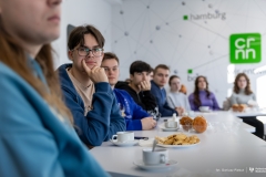 2025-11-19-Kawka-z-Profesorem-fot-Dariusz-Piekut-PB