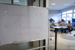 2025-11-19-Kawka-z-Profesorem-fot-Dariusz-Piekut-PB