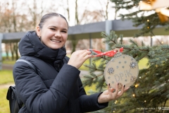 2025-12-01-Ubieranie-choinki-fot-Dariusz-Piekut-PB