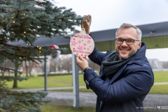 2025-12-01-Ubieranie-choinki-fot-Dariusz-Piekut-PB