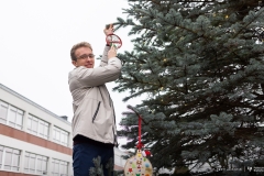 2025-12-01-ubieranie-choinki-fot-P.Jankowski-08