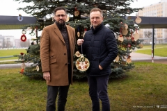 2025-12-03-ubieranie-choinki-fot-P.Jankowski-01