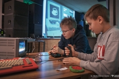 2025-12-11-kawiarnia-naukowa-narodziny-najwiekszego-gadzetu-ludzkosci