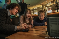 2025-12-11-kawiarnia-naukowa-narodziny-najwiekszego-gadzetu-ludzkosci