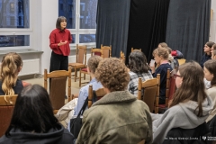 2025-12-17-kawka-z-profesorem-na-WA-fot-Maciej-Giedrojc-Juraha