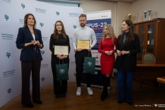 2025-12-19-WBiNŚ-stypendia-dla-studentów-biotechnologii-fot-Iryna-Mikhno-PB