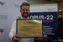 2025-12-19-WBiNŚ-stypendia-dla-studentów-biotechnologii-fot-Iryna-Mikhno-PB