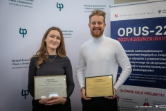 2025-12-19-WBiNŚ-stypendia-dla-studentów-biotechnologii-fot-Iryna-Mikhno-PB