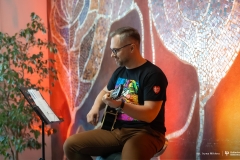 2026-01-21-koncert-prorektora-ds-studenckich-dla-WOŚP-fot-Iryna-Mikhno-PB