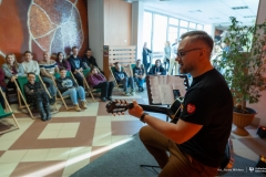 2026-01-21-koncert-prorektora-ds-studenckich-dla-WOŚP-fot-Iryna-Mikhno-PB