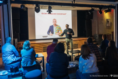 2026-02-26-Kawiarnia-Naukowa-Pułapki-myślenia-fot.-Maciej-Giedrojć-Juraha-PB