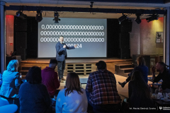 2026-02-26-Kawiarnia-Naukowa-Pułapki-myślenia-fot.-Maciej-Giedrojć-Juraha-PB