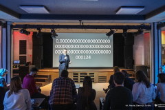 2026-02-26-Kawiarnia-Naukowa-Pułapki-myślenia-fot.-Maciej-Giedrojć-Juraha-PB