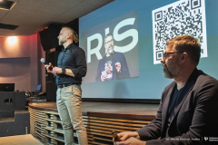 2026-02-26-Kawiarnia-Naukowa-Pułapki-myślenia-fot.-Maciej-Giedrojć-Juraha-PB