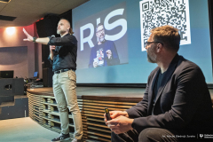 2026-02-26-Kawiarnia-Naukowa-Pułapki-myślenia-fot.-Maciej-Giedrojć-Juraha-PB