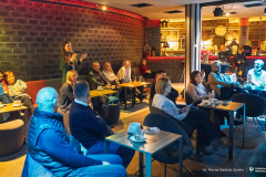 2026-02-26-Kawiarnia-Naukowa-Pułapki-myślenia-fot.-Maciej-Giedrojć-Juraha-PB