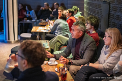 2026-02-26-Kawiarnia-Naukowa-Pułapki-myślenia-fot.-Maciej-Giedrojć-Juraha-PB